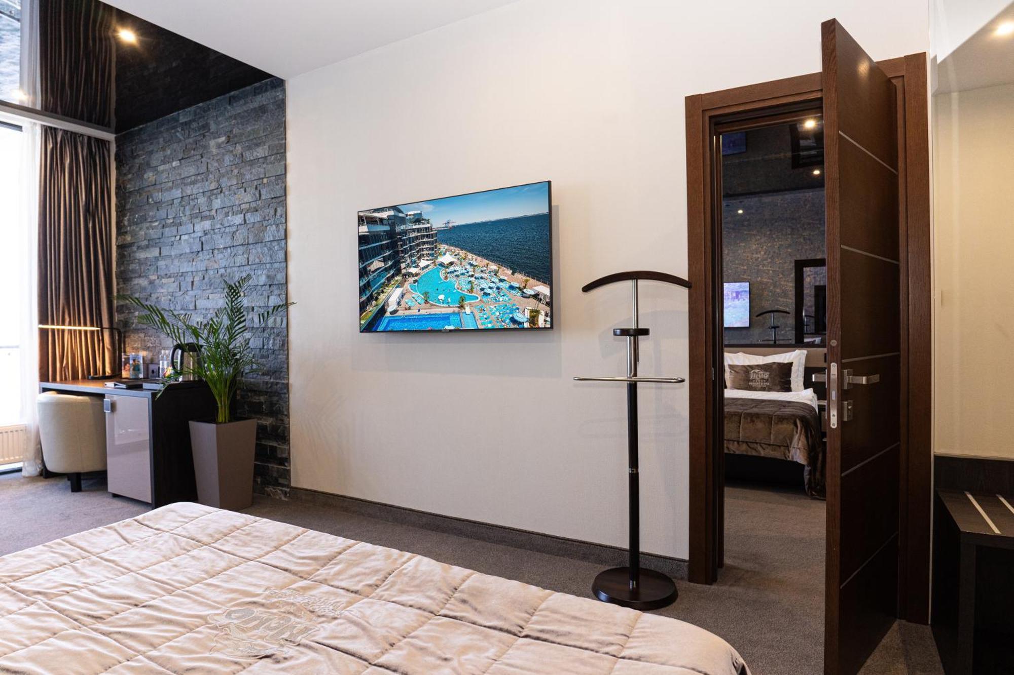 Nemo Hotel Resort & Spa Odessa Phòng bức ảnh A TV lift