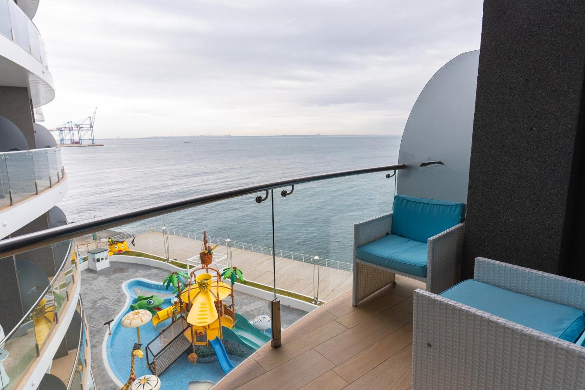 Nemo Hotel Resort & Spa Odessa Phòng bức ảnh Balcony of a Family Villa
