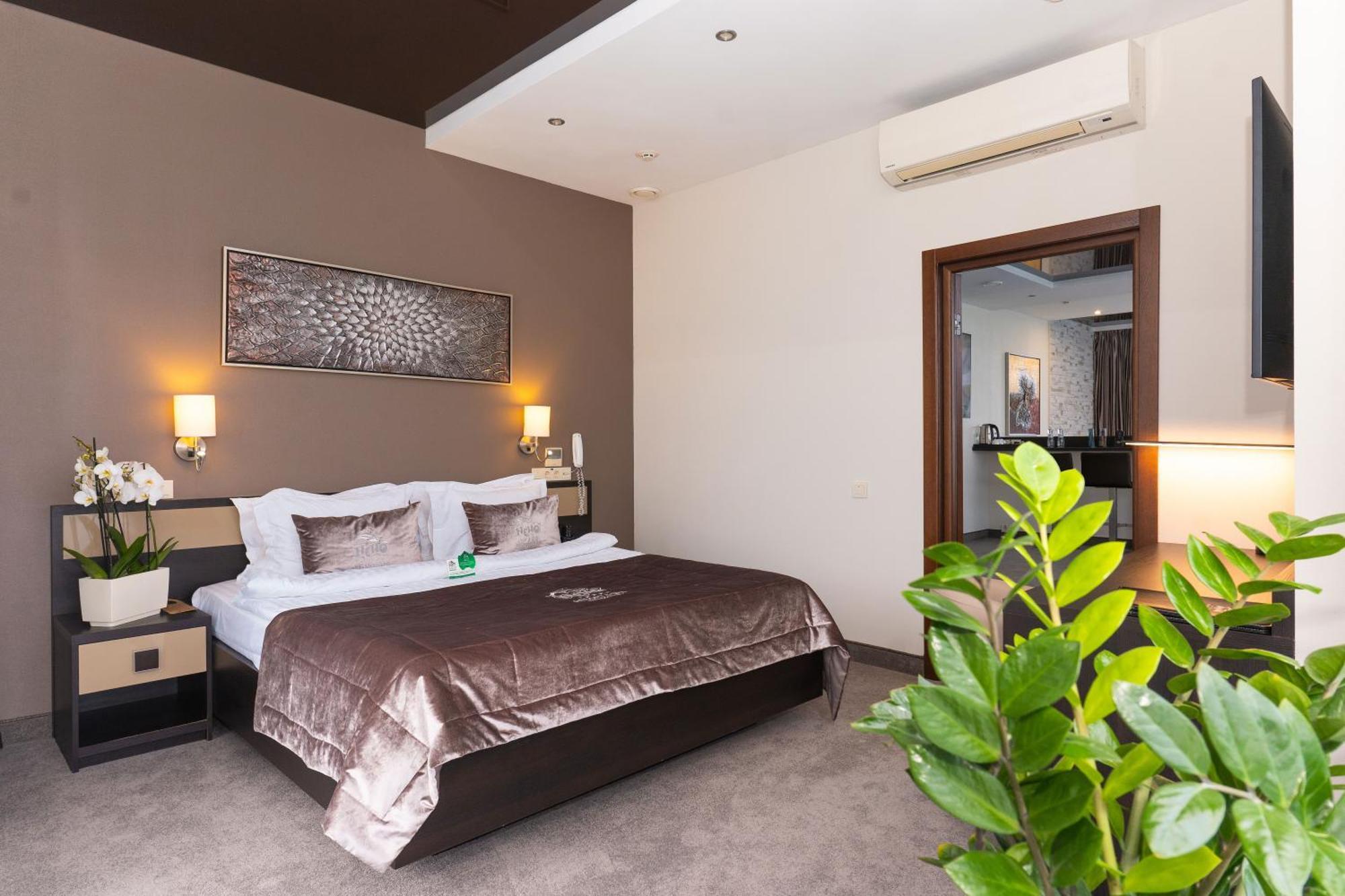 Nemo Hotel Resort & Spa Odessa Phòng bức ảnh A bedroom at the hotel
