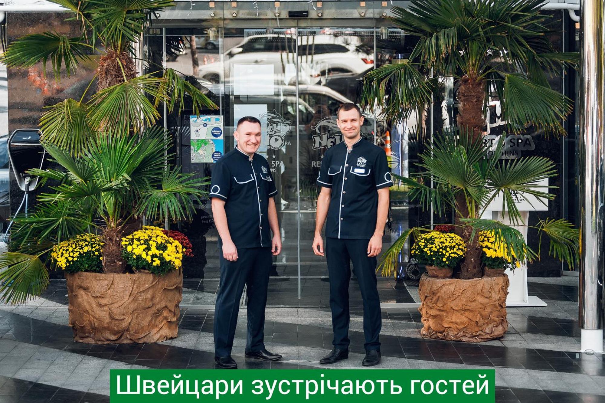 Nemo Hotel Resort & Spa Odessa Ngoại thất bức ảnh Concierge at the entrance of a hotel in Kiev, Ukraine